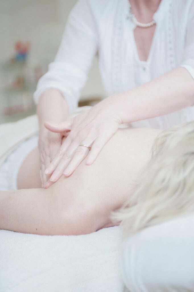 Massage Cocoon (dos nuque bras cuir chevelu) Ă l'huile essentielle d'orange bio 30min
